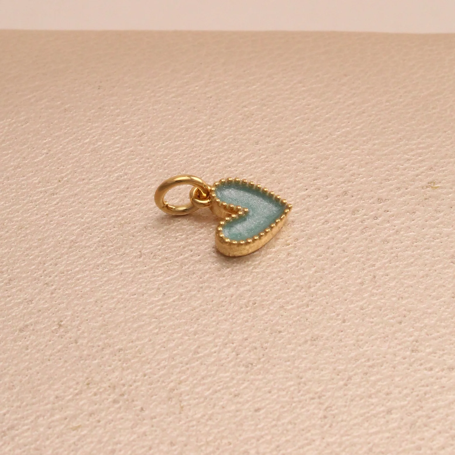 Dij. corazon acrilico rodio 1cm - DRG202