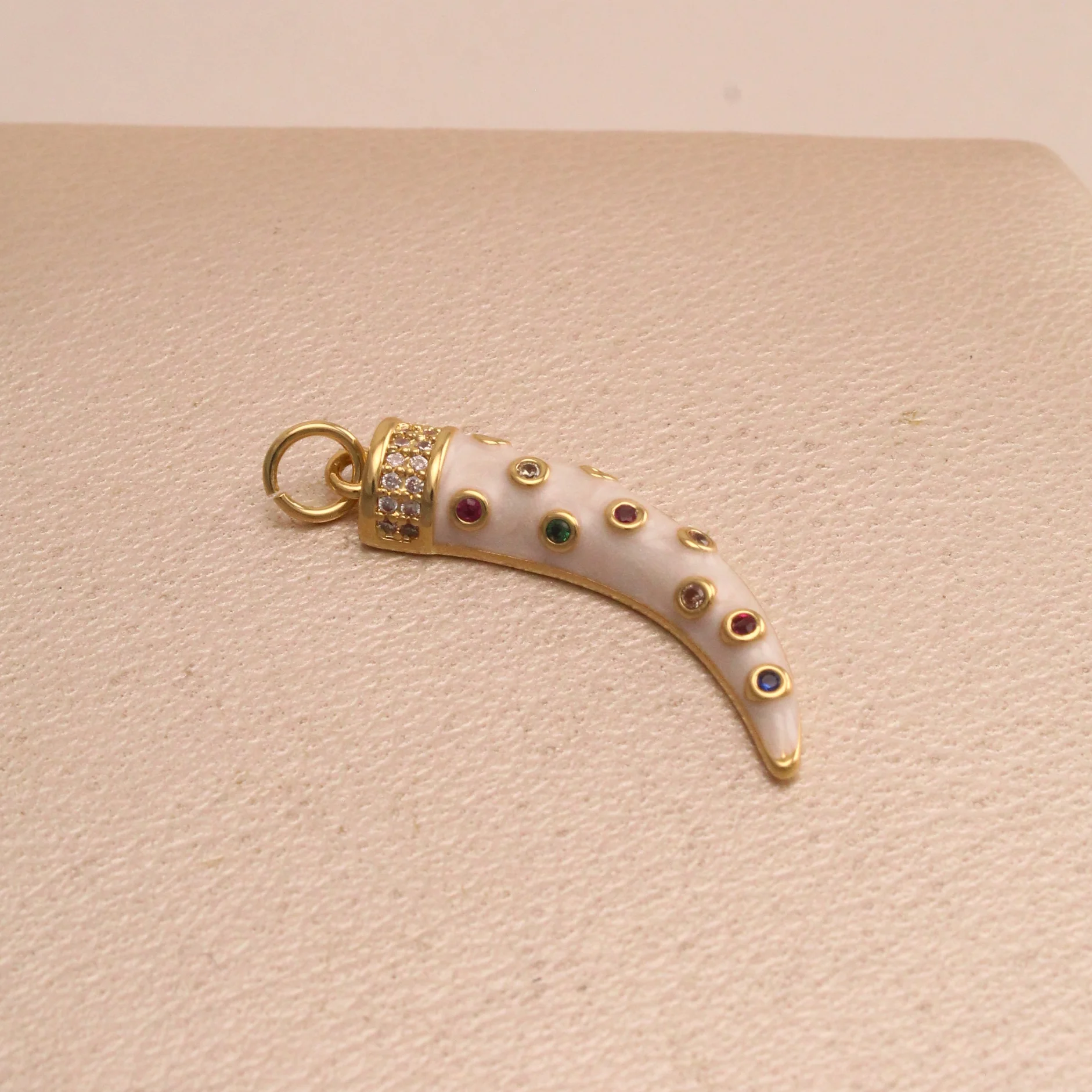 Dij. colmillo rodio 2,5cm - DRG254