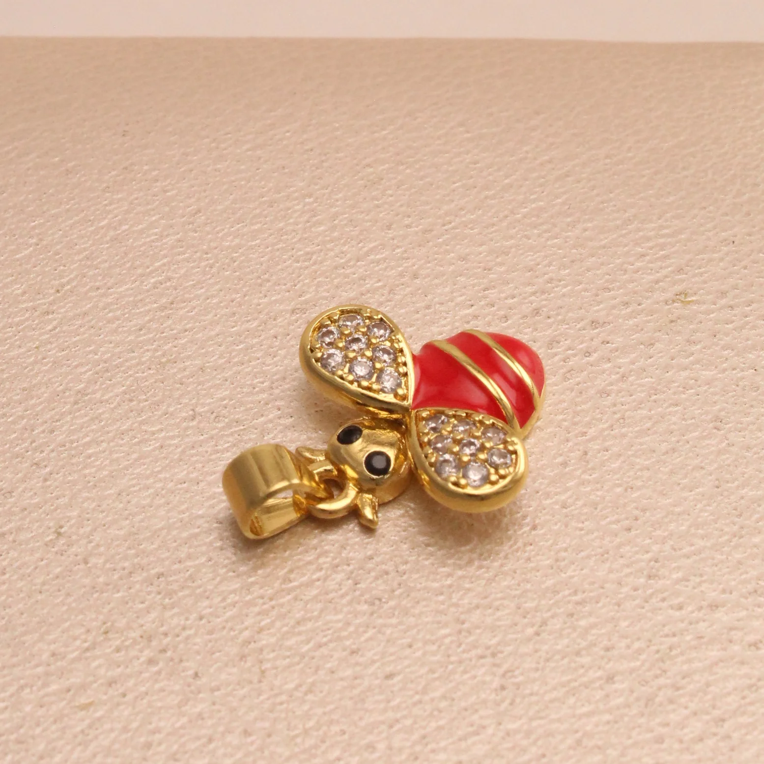Dij. abeja roja rodio 1,8cm - DRG736