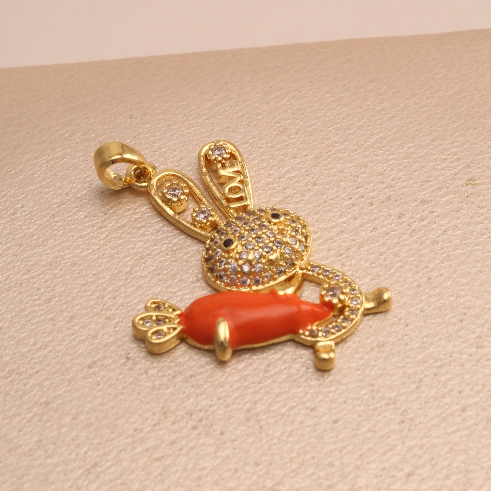Dij. conejo zanahoria rodio 2,8cm - DRG744