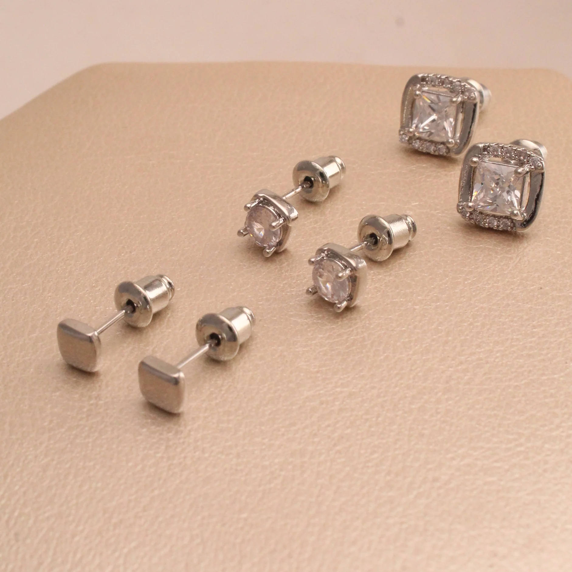 Set. trio topo cuadrado zircon rodio 0.80.4cm - LRS734 - Foto 1