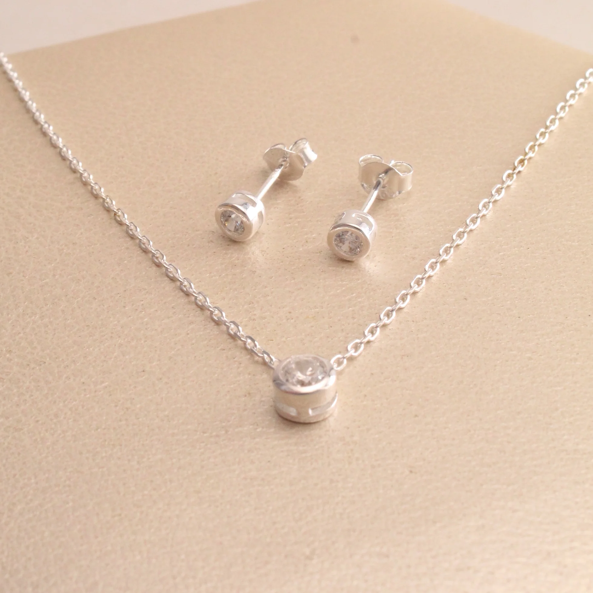 Set. conjunto circon plata 45cm - NPS719