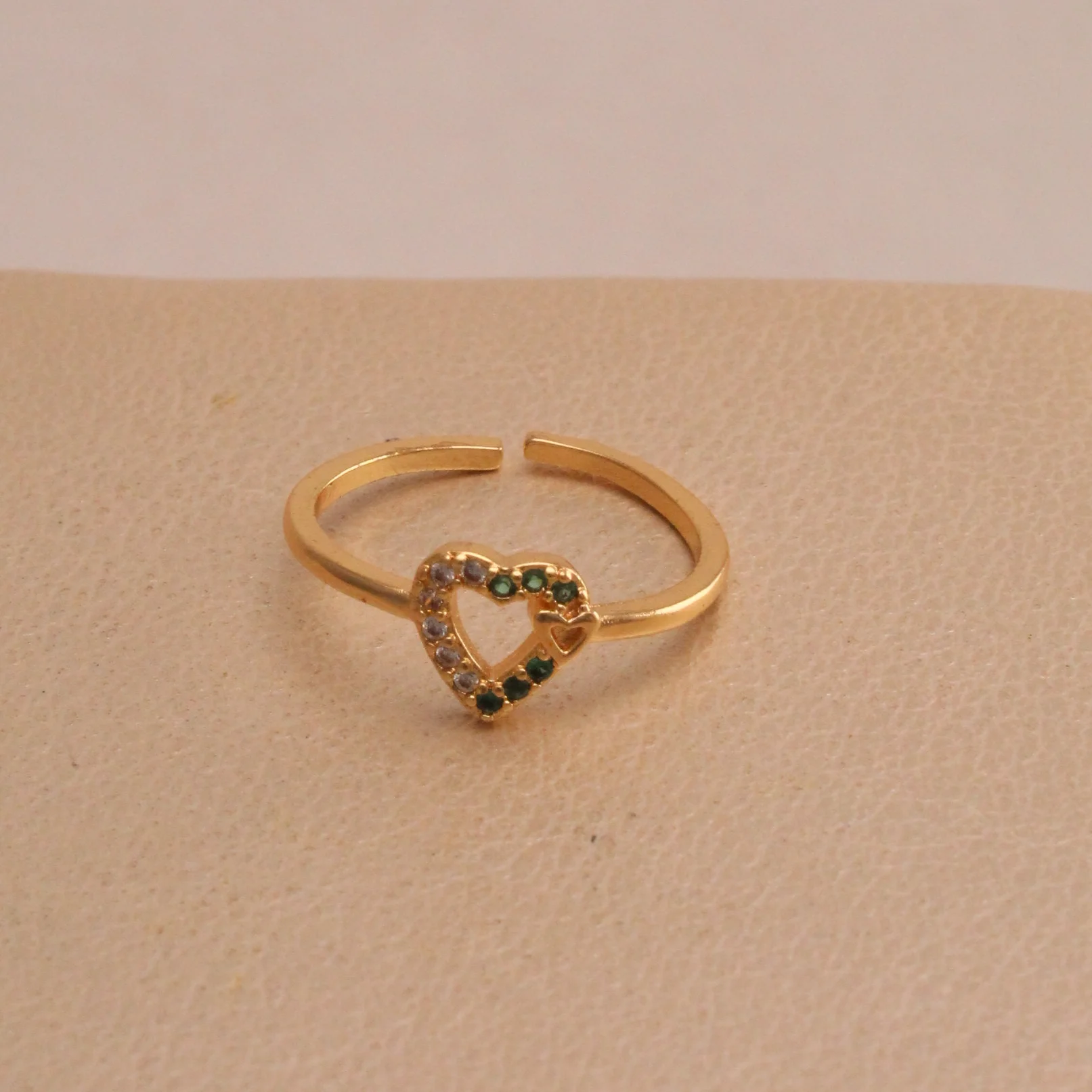 Ani. corazon entrelasado verde rodio graduable - RRG497