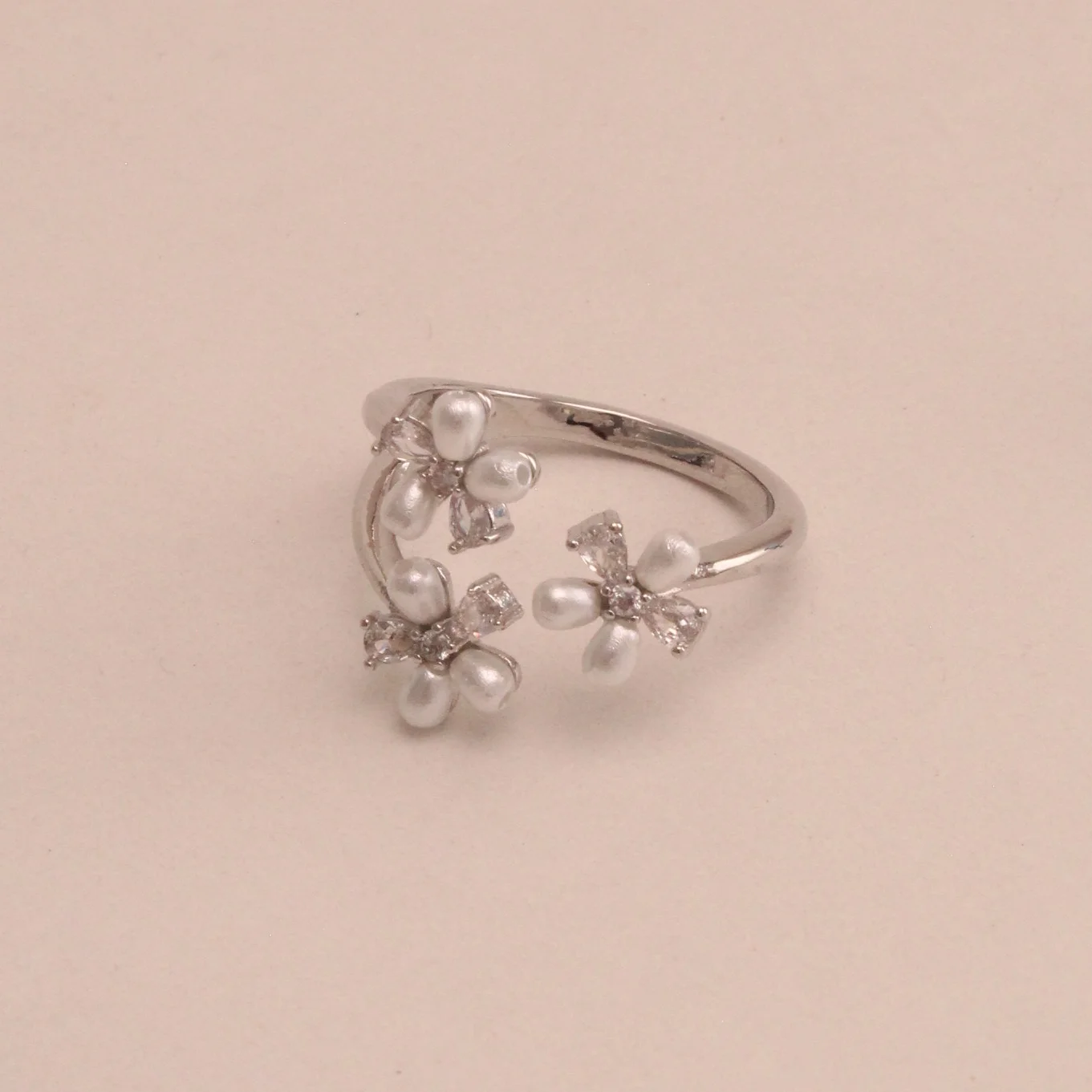 Ani. tres flores plateado rodio graduable - RRS978 - Foto 1
