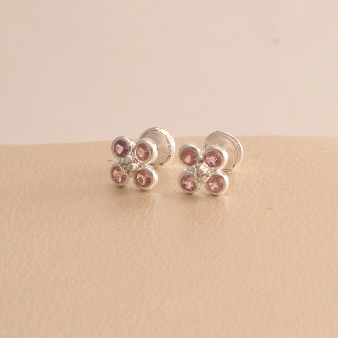 Top. flor circon plata 0.7cm - TPS547 - Foto 1