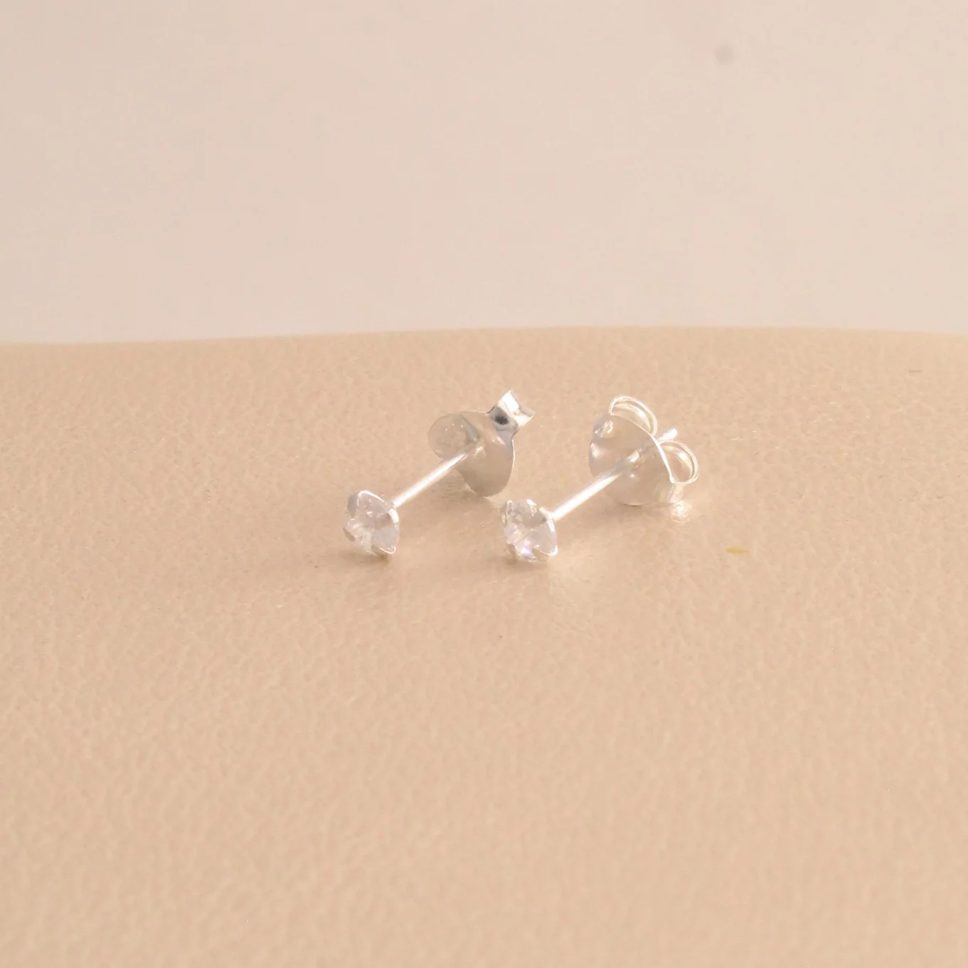 Top. circon cuadrado plata 0,3cm - TPS605